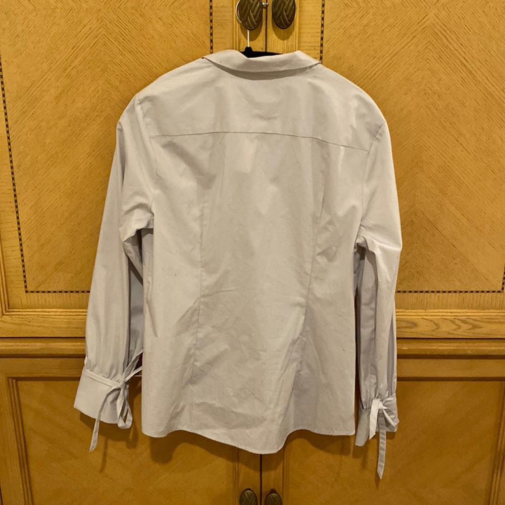 Never worn. Banana Republic tailored long sleeve shirt